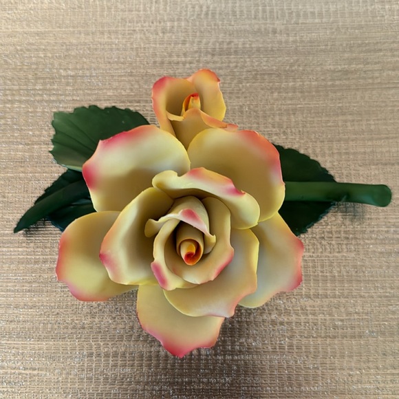 Vintage Capodimonte Porcelain yellow Rose with a bud - Picture 2 of 6